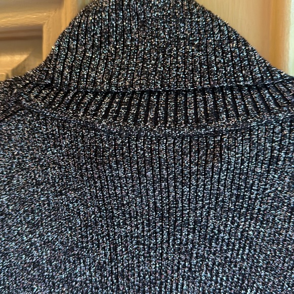 Vintage sleeveless turtleneck metallic ladies top petite silk & polyester - Picture 3 of 4
